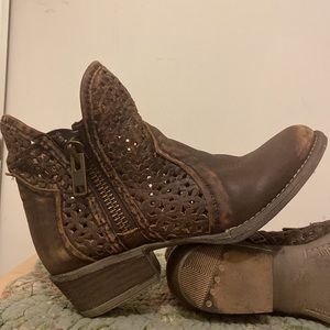 Circle G filagree brown leather ankle boots